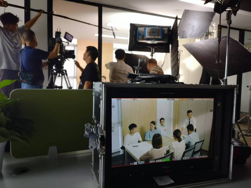 大东区TVC拍摄公司：科技产品视觉化大师，诠释未来感与功能美学